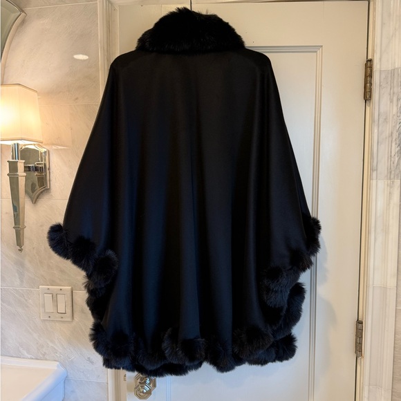 SOFIA CASHMERE Cashmere Faux Fur Trim Cape - Picture 3 of 6